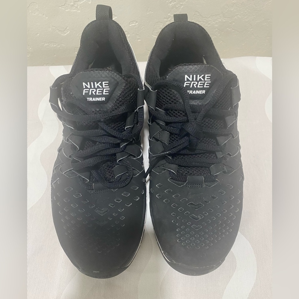 Nike Free Trainer Black and White Athletic Shoes
Size 8 - Picture 2 of 9